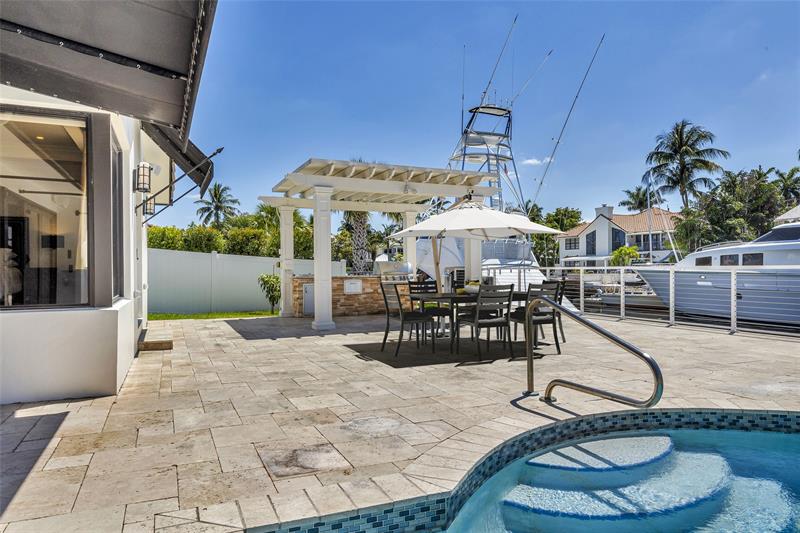 Image 14 of 77 For 633 4th Key Dr