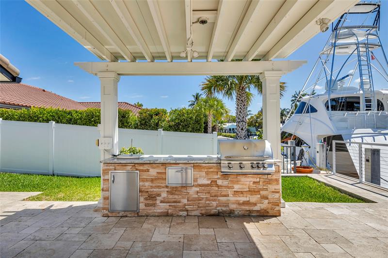 Image 15 of 77 For 633 4th Key Dr