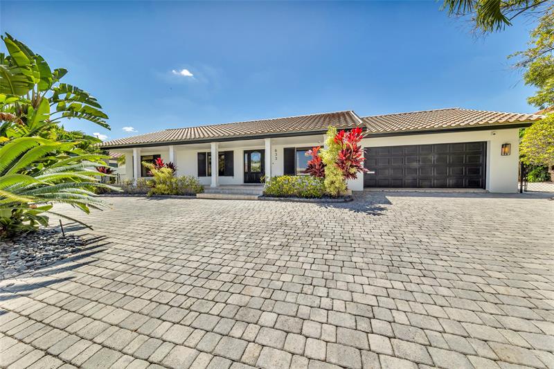 Image 17 of 77 For 633 4th Key Dr