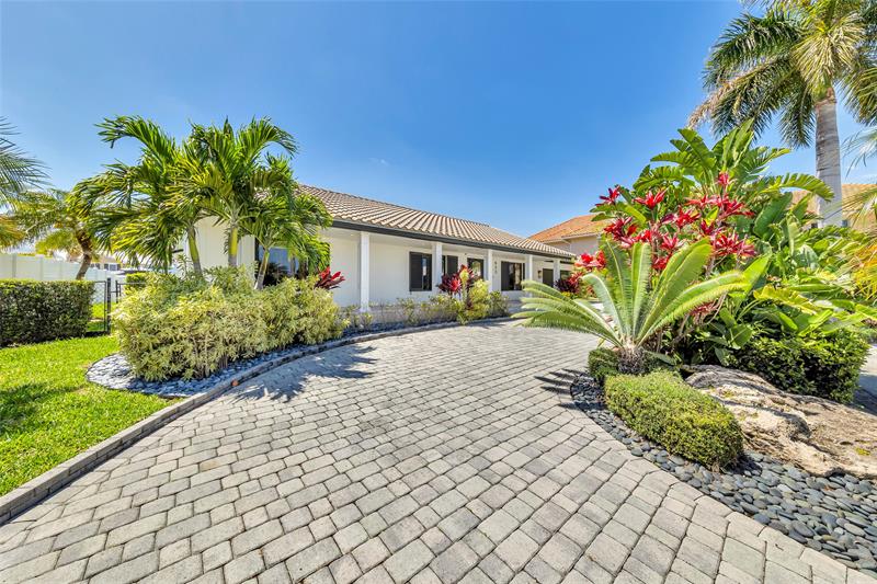Image 18 of 77 For 633 4th Key Dr