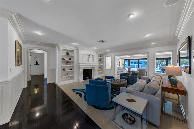 Image 21 of 77 For 633 4th Key Dr