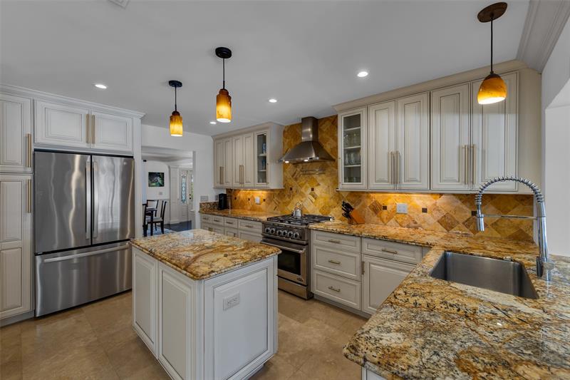 Image 31 of 77 For 633 4th Key Dr