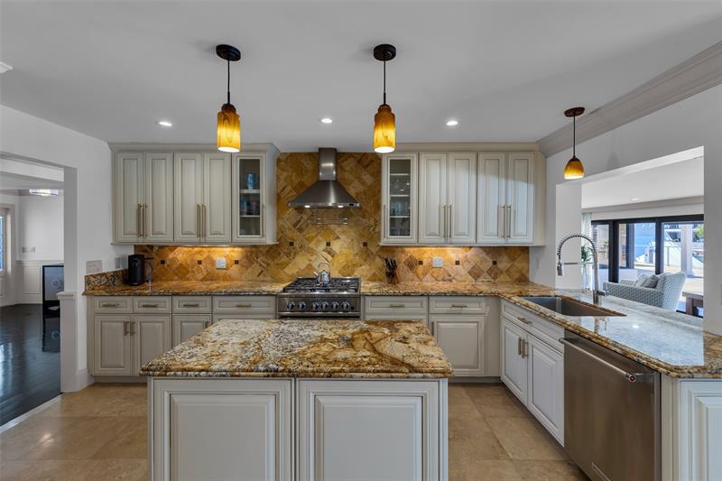 Image 32 of 77 For 633 4th Key Dr