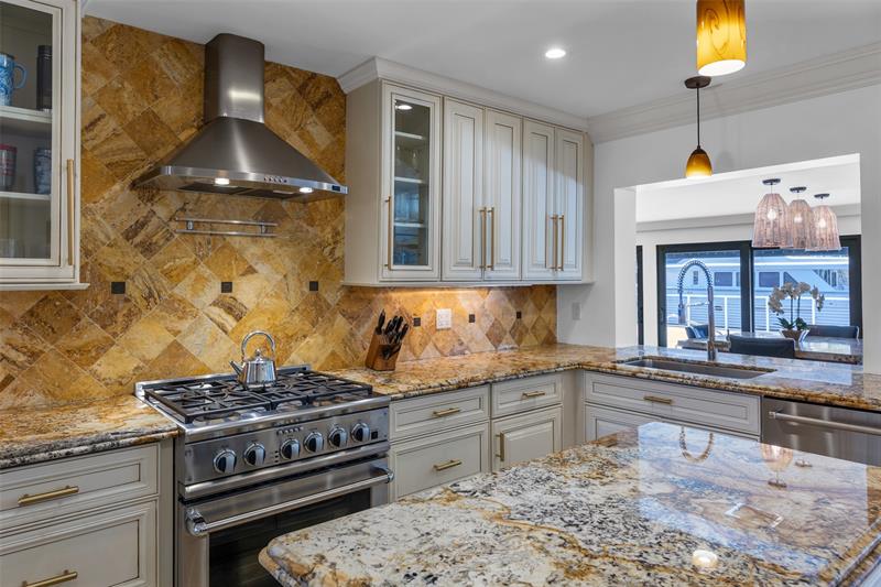 Image 33 of 77 For 633 4th Key Dr
