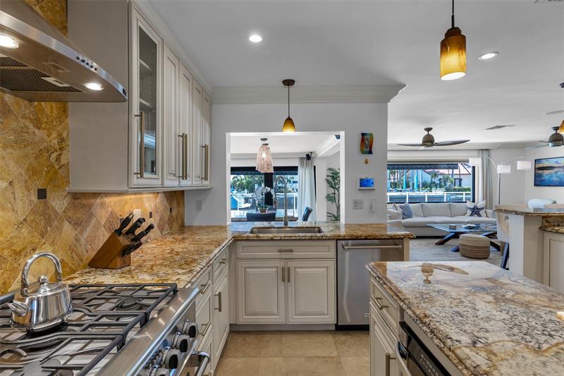 Image 34 of 77 For 633 4th Key Dr