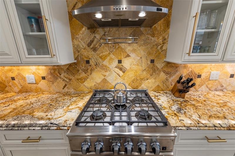 Image 37 of 77 For 633 4th Key Dr