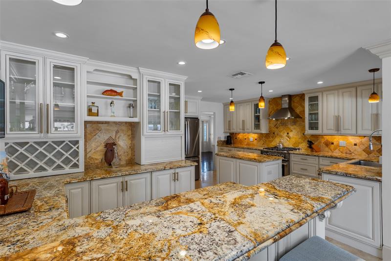 Image 38 of 77 For 633 4th Key Dr