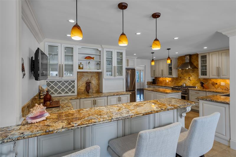 Image 39 of 77 For 633 4th Key Dr