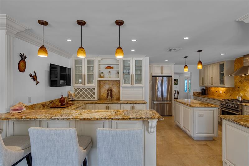 Image 41 of 77 For 633 4th Key Dr
