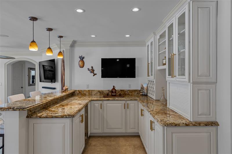 Image 42 of 77 For 633 4th Key Dr