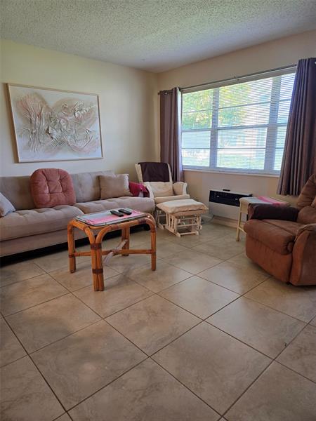 Image 2 of 49 For 343 Markham P  343
