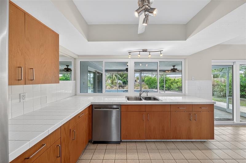 Image 16 of 39 For 3440 20 Ave  