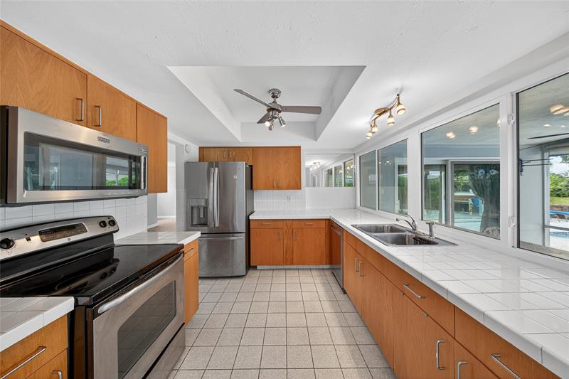 Image 17 of 39 For 3440 20 Ave  