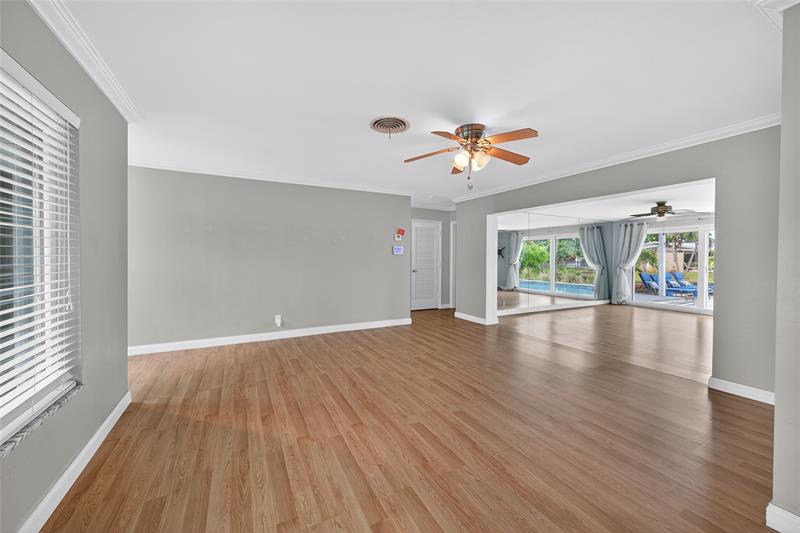 Image 5 of 39 For 3440 20 Ave  