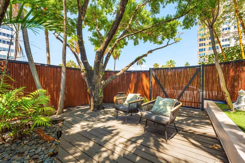 Image 36 of 63 For 324 Riviera Isle Dr