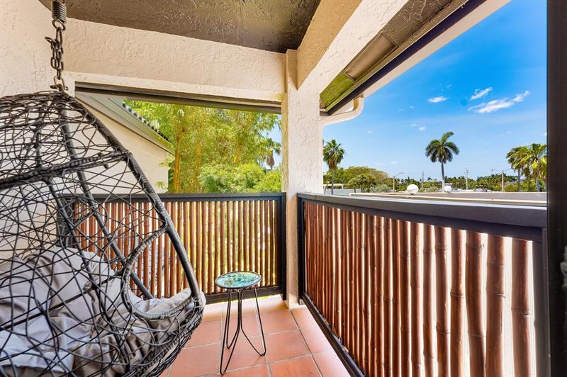 Image 41 of 63 For 324 Riviera Isle Dr