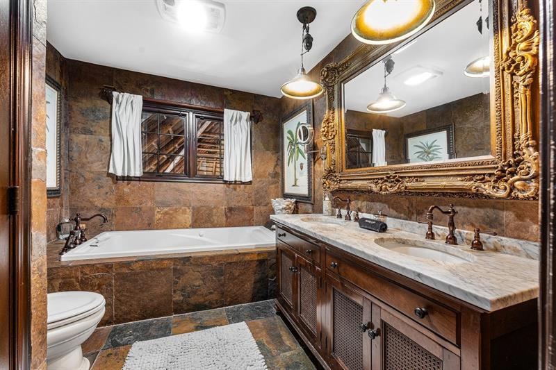 Image 42 of 63 For 324 Riviera Isle Dr