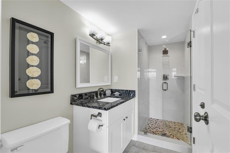 Image 17 of 44 For 1631 Riverview Rd  606