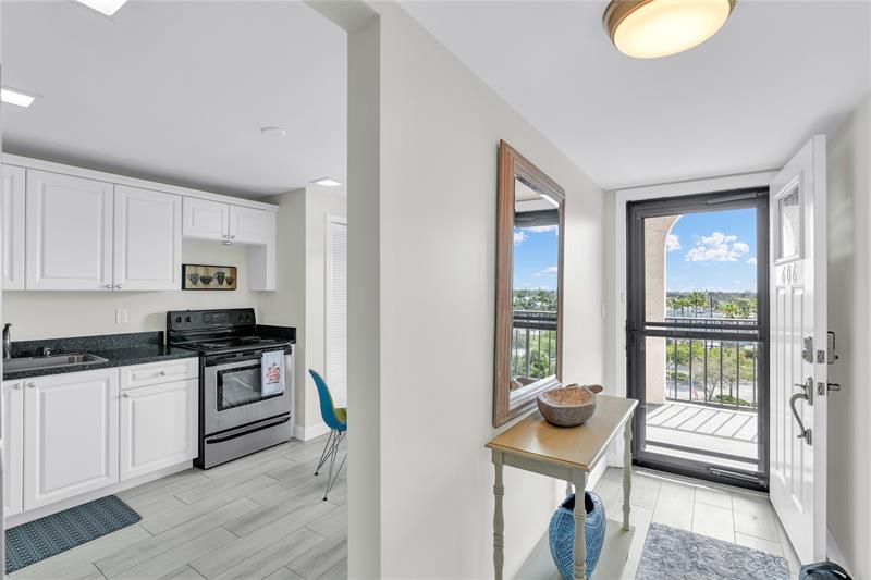 Image 4 of 44 For 1631 Riverview Rd  606
