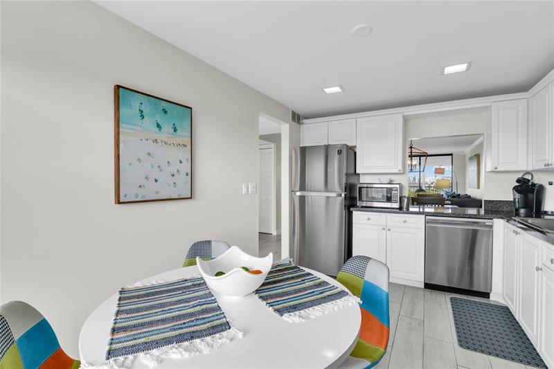 Image 5 of 44 For 1631 Riverview Rd  606