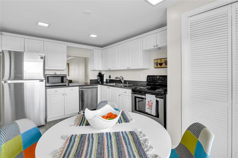 Image 6 of 44 For 1631 Riverview Rd  606
