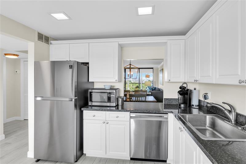 Image 8 of 44 For 1631 Riverview Rd  606