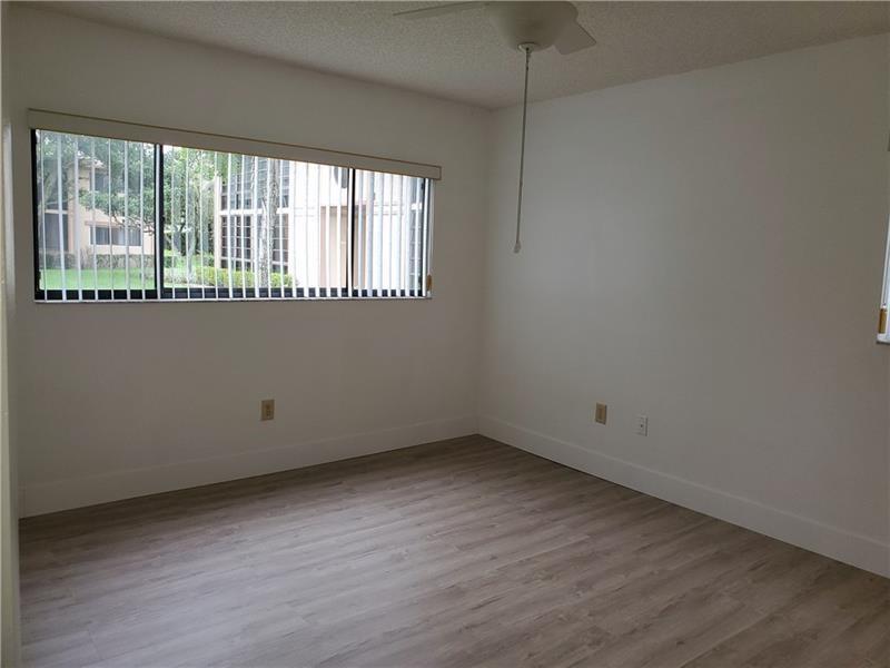 Image 9 of 25 For 10875 Clairmont Cir  111