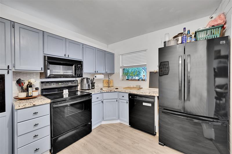 Image 13 of 49 For 3867 Cocoplum Cir  35110