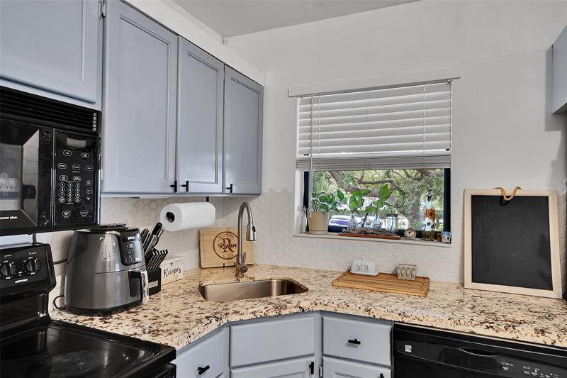 Image 16 of 49 For 3867 Cocoplum Cir  35110