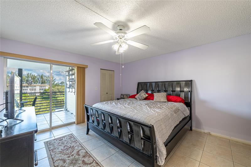 Image 12 of 27 For 1902 Bermuda Cir  L4