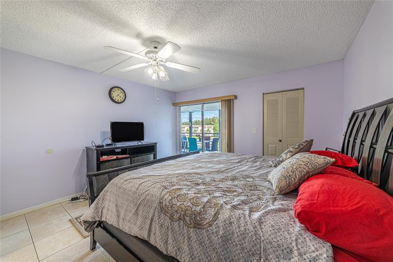 Image 13 of 27 For 1902 Bermuda Cir  L4