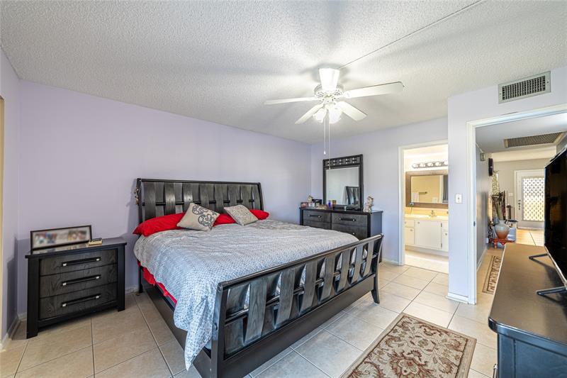 Image 14 of 27 For 1902 Bermuda Cir  L4