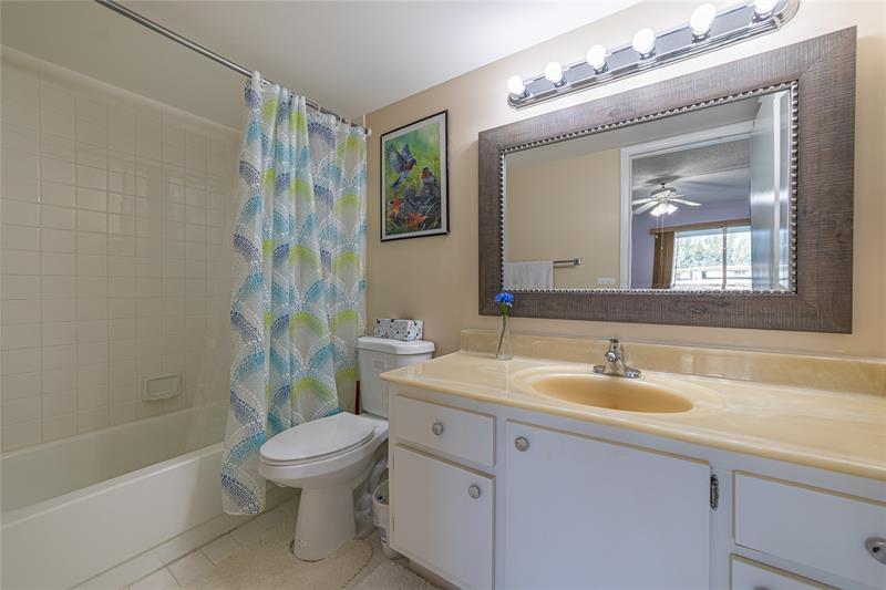 Image 16 of 27 For 1902 Bermuda Cir  L4