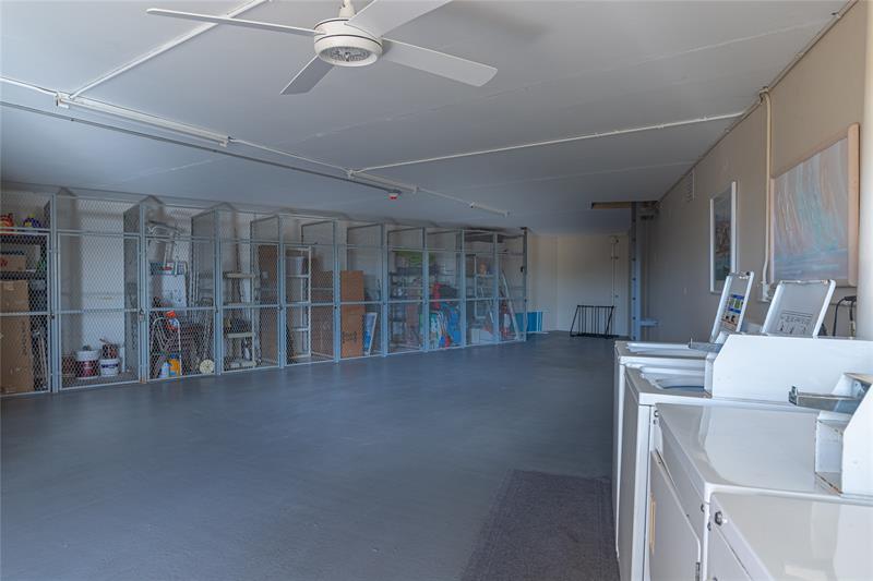 Image 21 of 27 For 1902 Bermuda Cir  L4