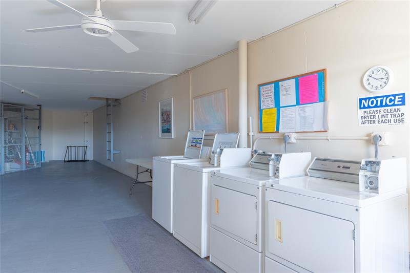 Image 22 of 27 For 1902 Bermuda Cir  L4
