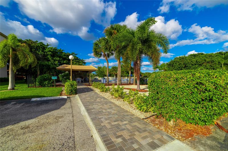 Image 23 of 27 For 1902 Bermuda Cir  L4