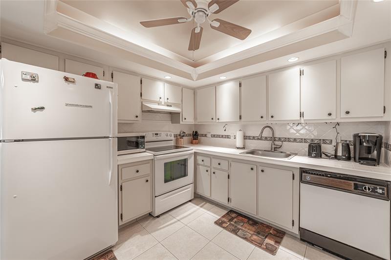 Image 6 of 27 For 1902 Bermuda Cir  L4
