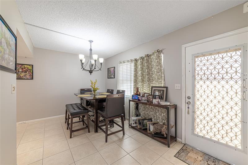Image 7 of 27 For 1902 Bermuda Cir  L4