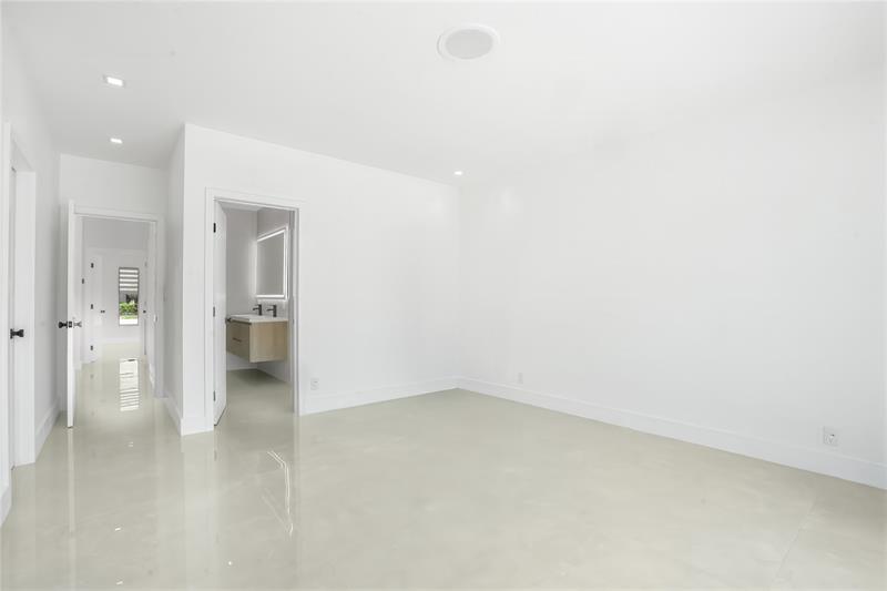 Image 50 of 78 For 5641 Bayview Dr