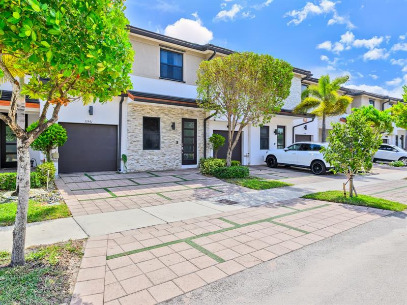 Details for 15591 91st Ct, Miami Lakes, FL 33018