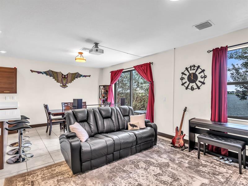Image 18 of 47 For 15591 91st Ct
