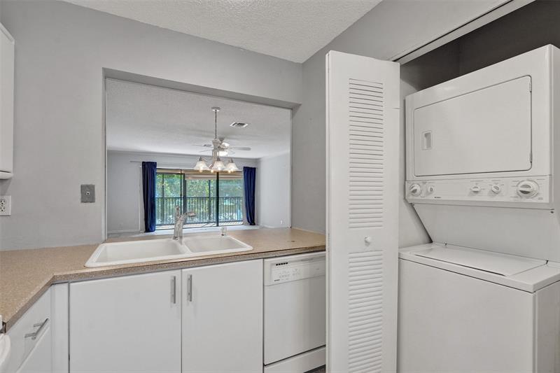 Image 10 of 29 For 180 7th St  208