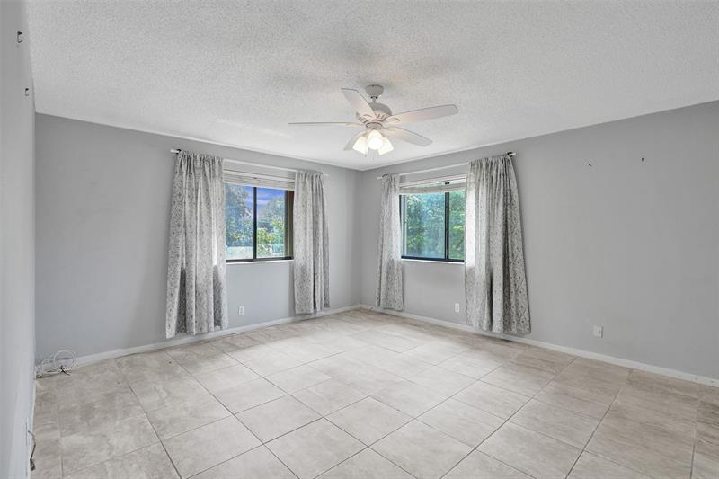 Image 22 of 29 For 180 7th St  208
