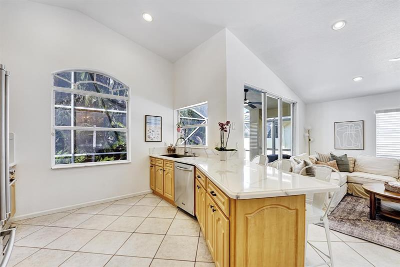 Image 10 of 38 For 5445 Grande Palm Cir