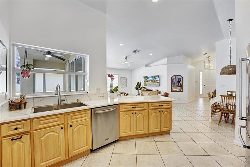 Image 11 of 38 For 5445 Grande Palm Cir