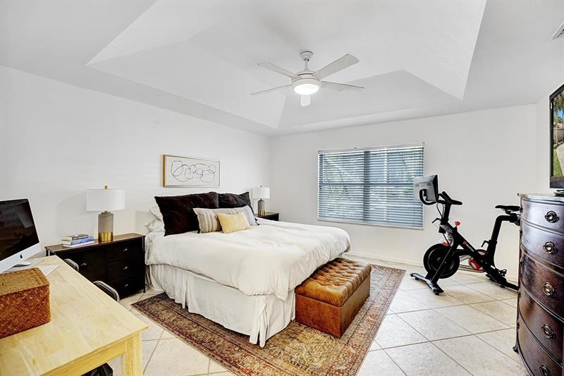 Image 14 of 38 For 5445 Grande Palm Cir