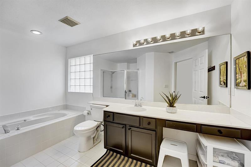 Image 15 of 38 For 5445 Grande Palm Cir