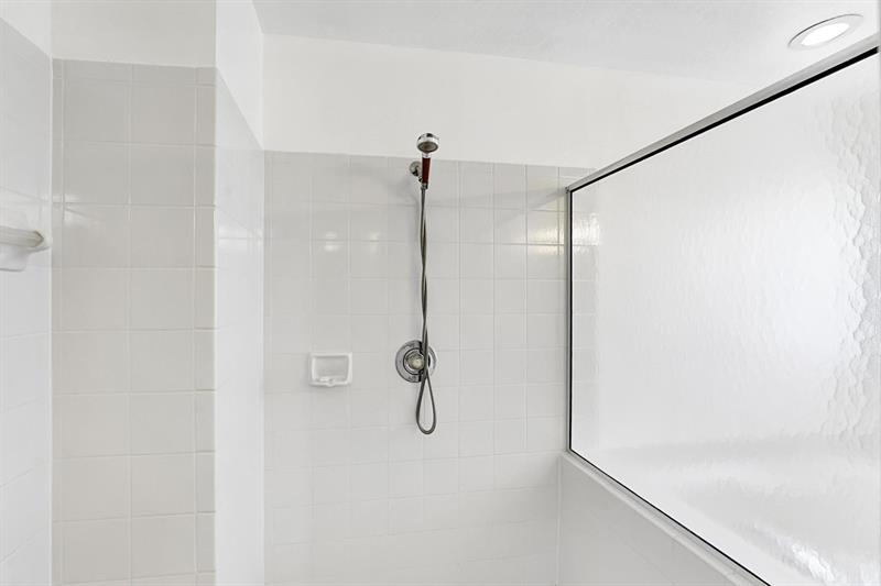 Image 18 of 38 For 5445 Grande Palm Cir