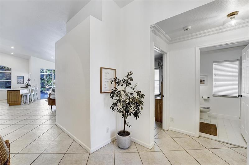 Image 20 of 38 For 5445 Grande Palm Cir