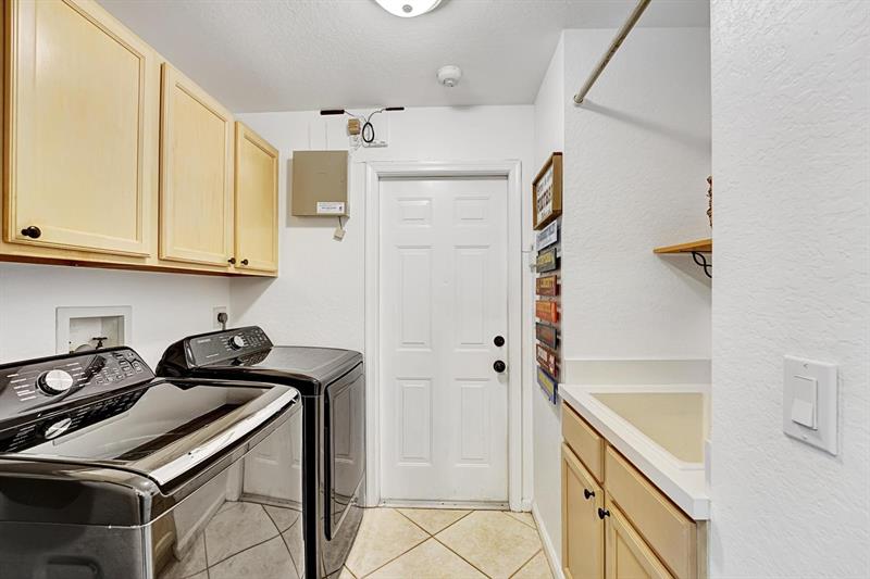 Image 25 of 38 For 5445 Grande Palm Cir
